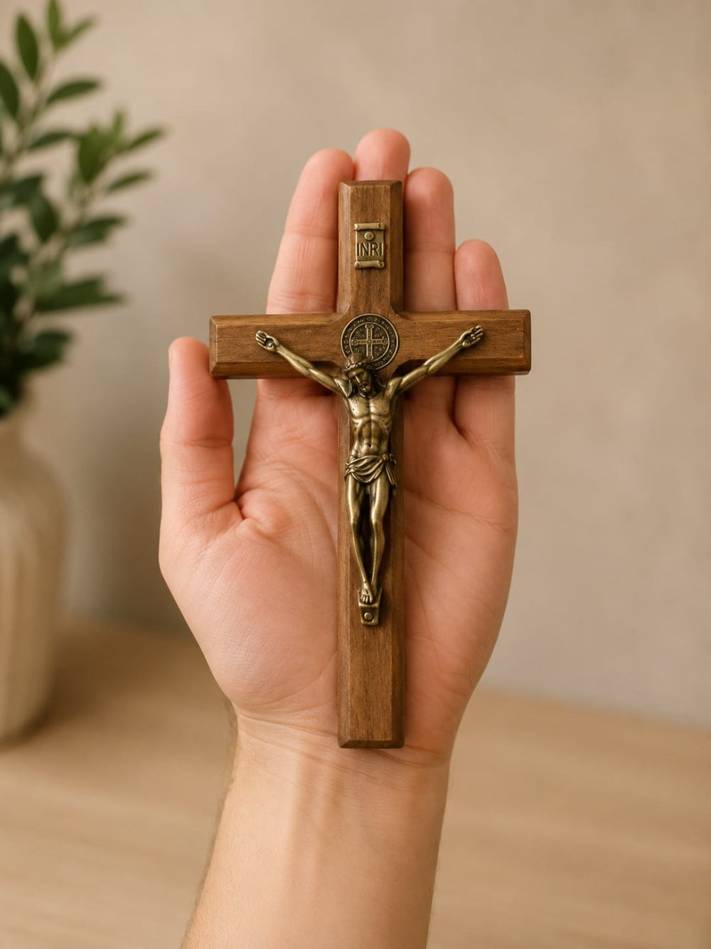 Crucifixo de mesa ou parede em madeira