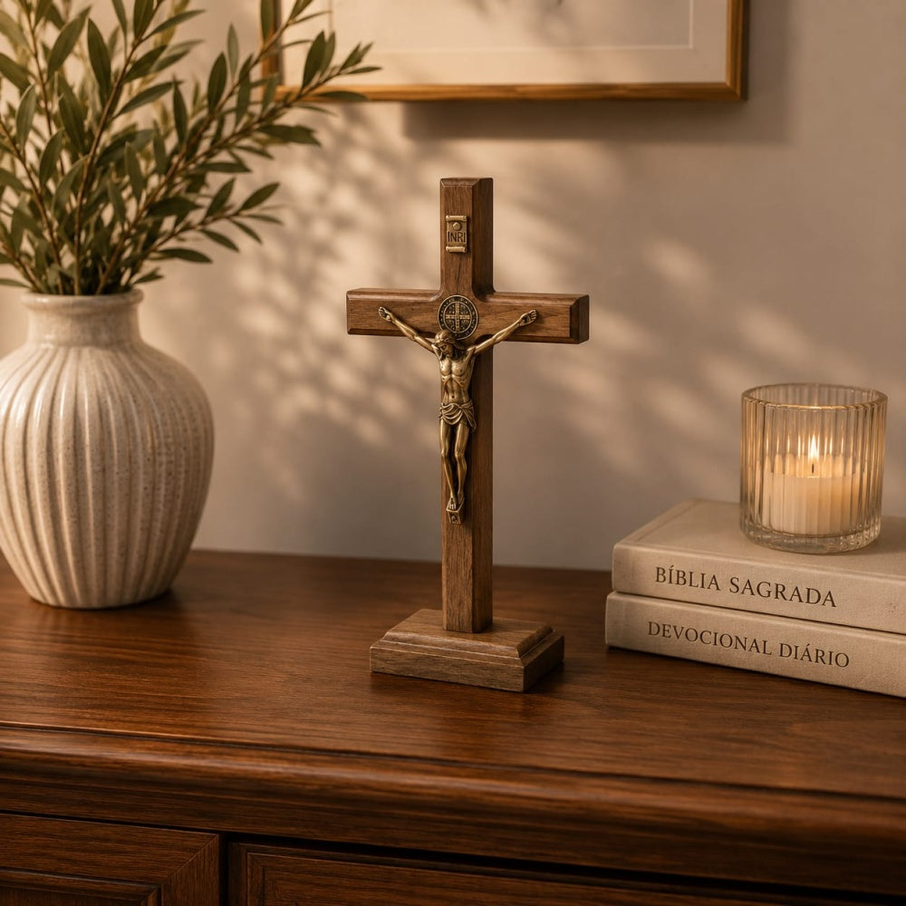 Crucifixo de mesa ou parede em madeira
